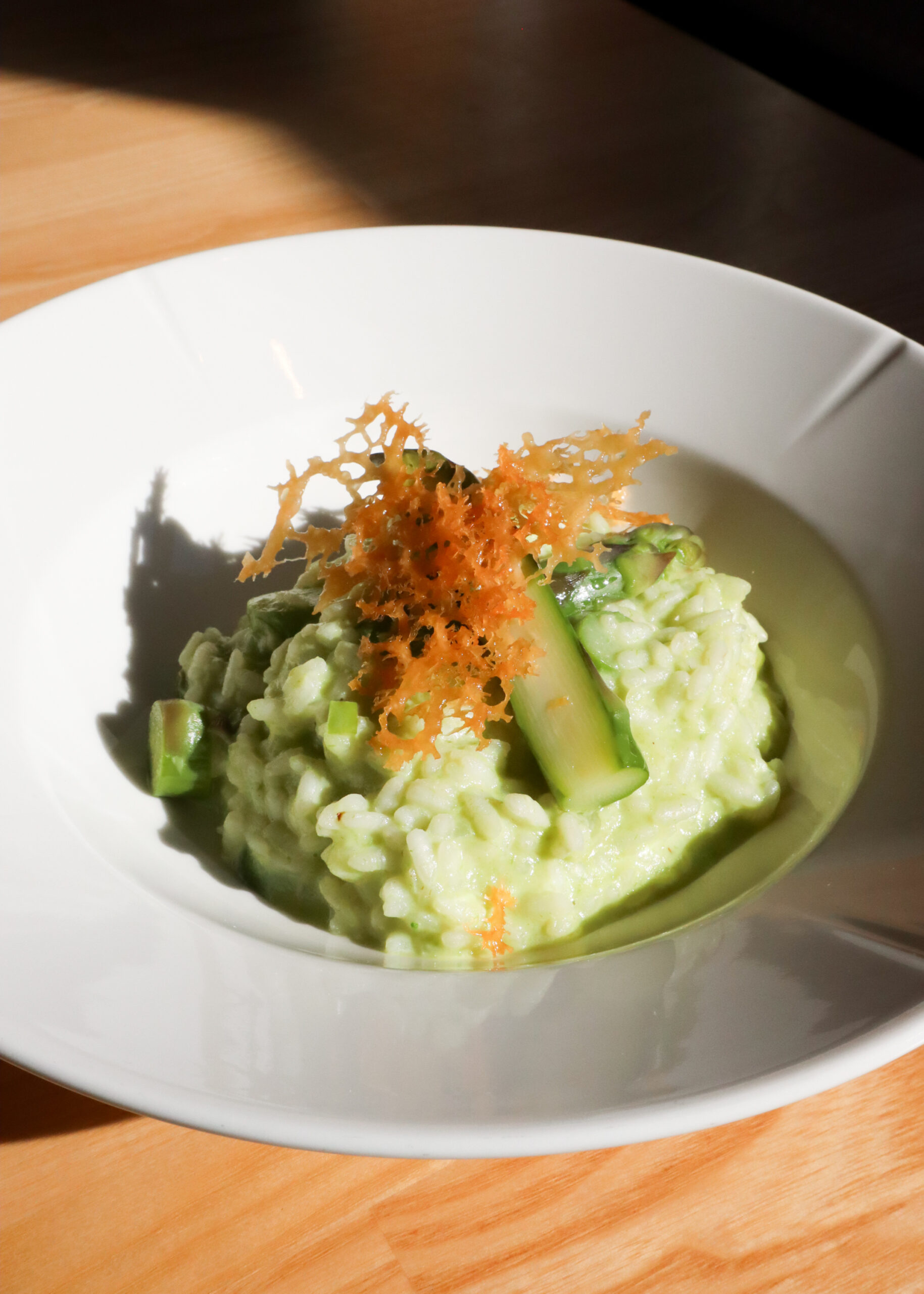 Vihreä risotto parmesanilla